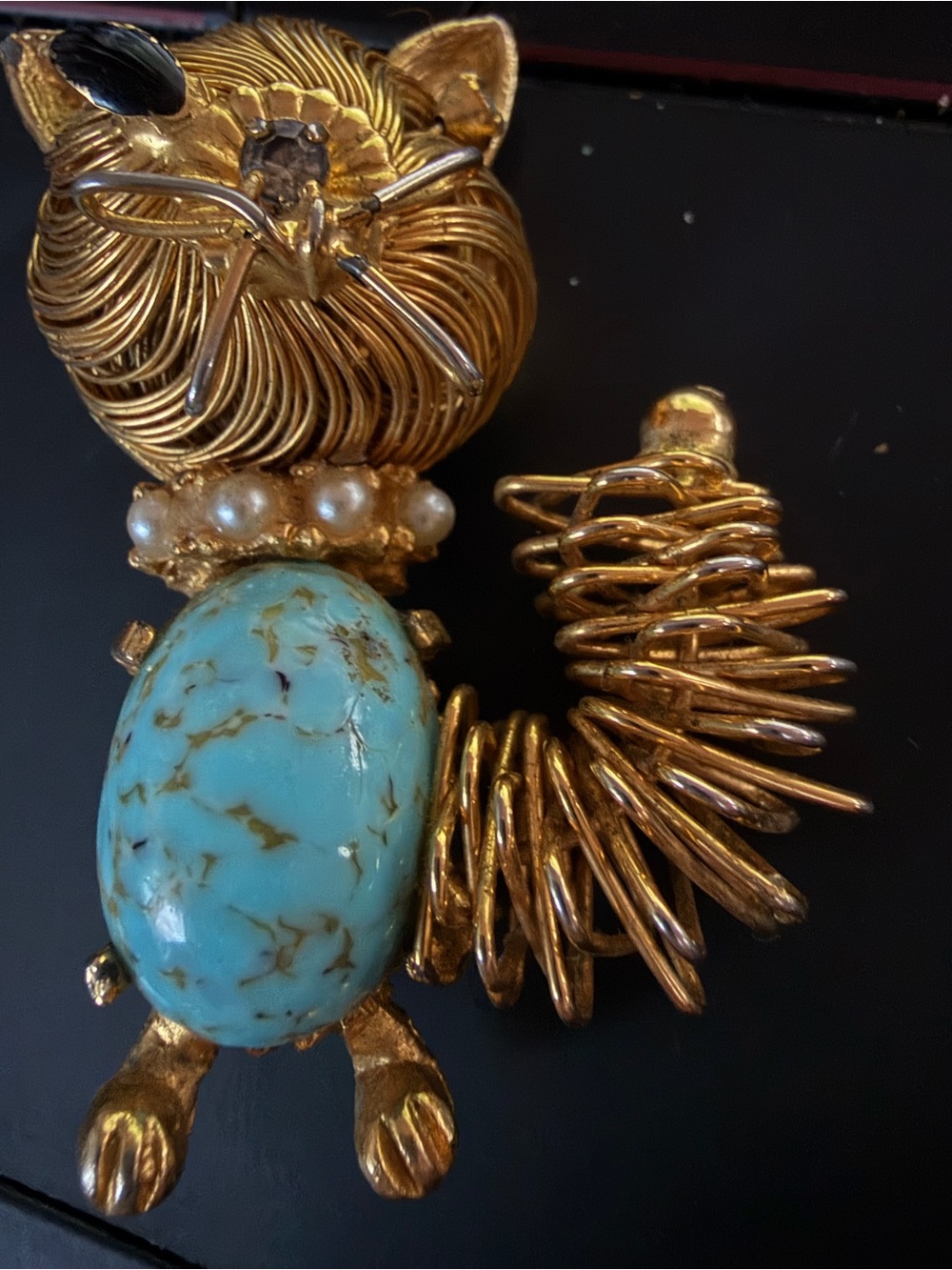 Vintage spun wire  Gold Tone and  faux Turquoise belly Cat Brooch